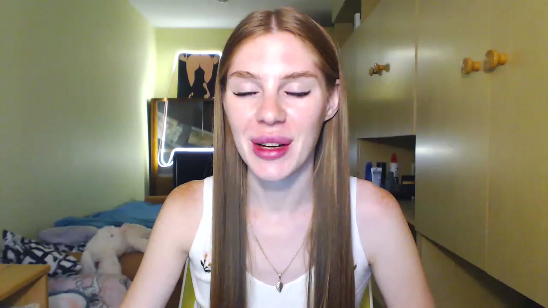 Gallery image thumbnail from Vesnyshka's myfreecams stream on, 06/24/2023, 18:23 image 5 of 20