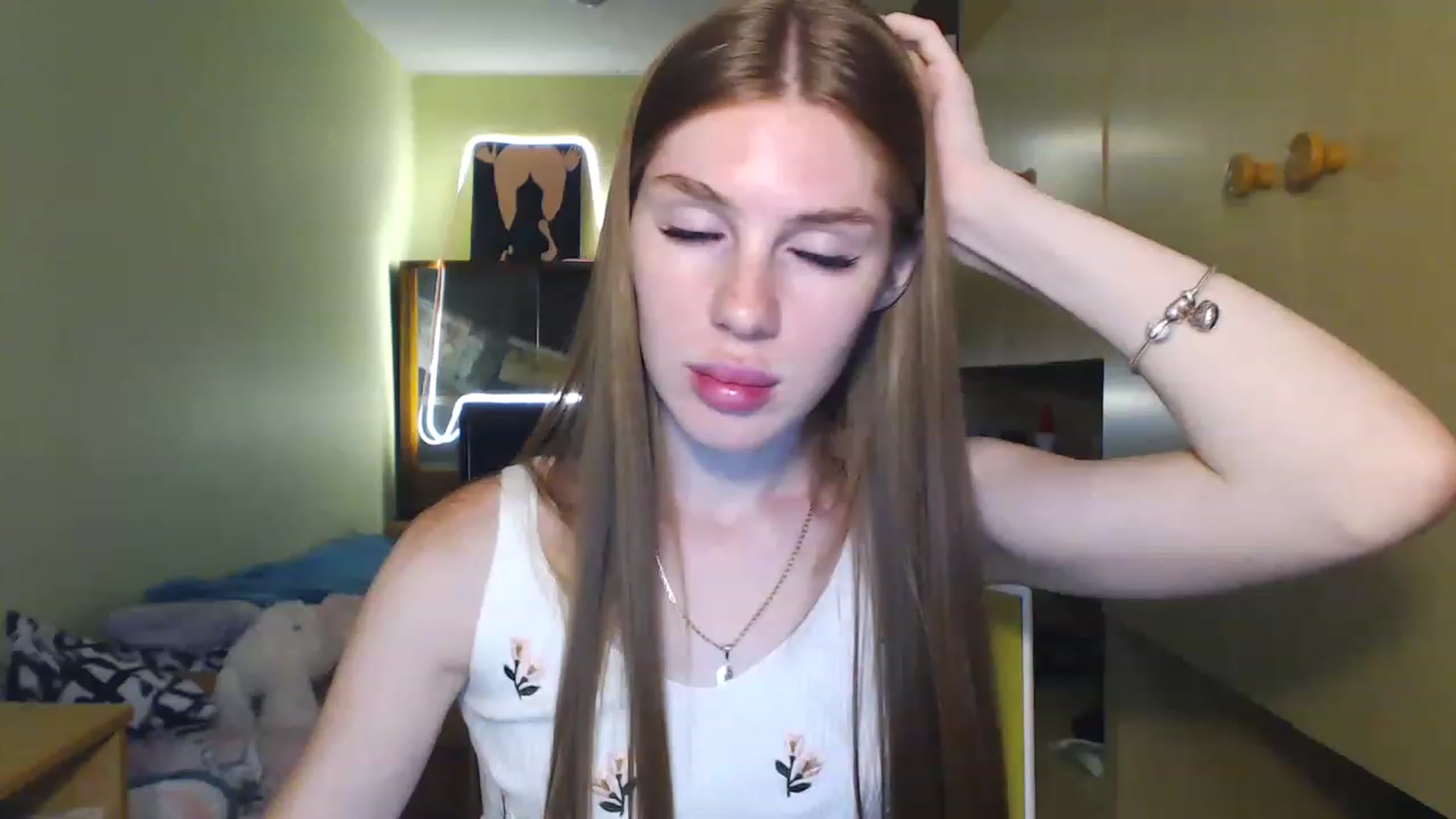 Gallery image thumbnail from Vesnyshka's myfreecams stream on, 06/24/2023, 18:23 image 15 of 20