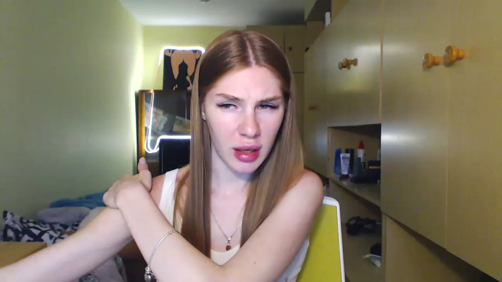 Gallery image thumbnail from Vesnyshka's myfreecams stream on, 06/24/2023, 18:23 image 2 of 20