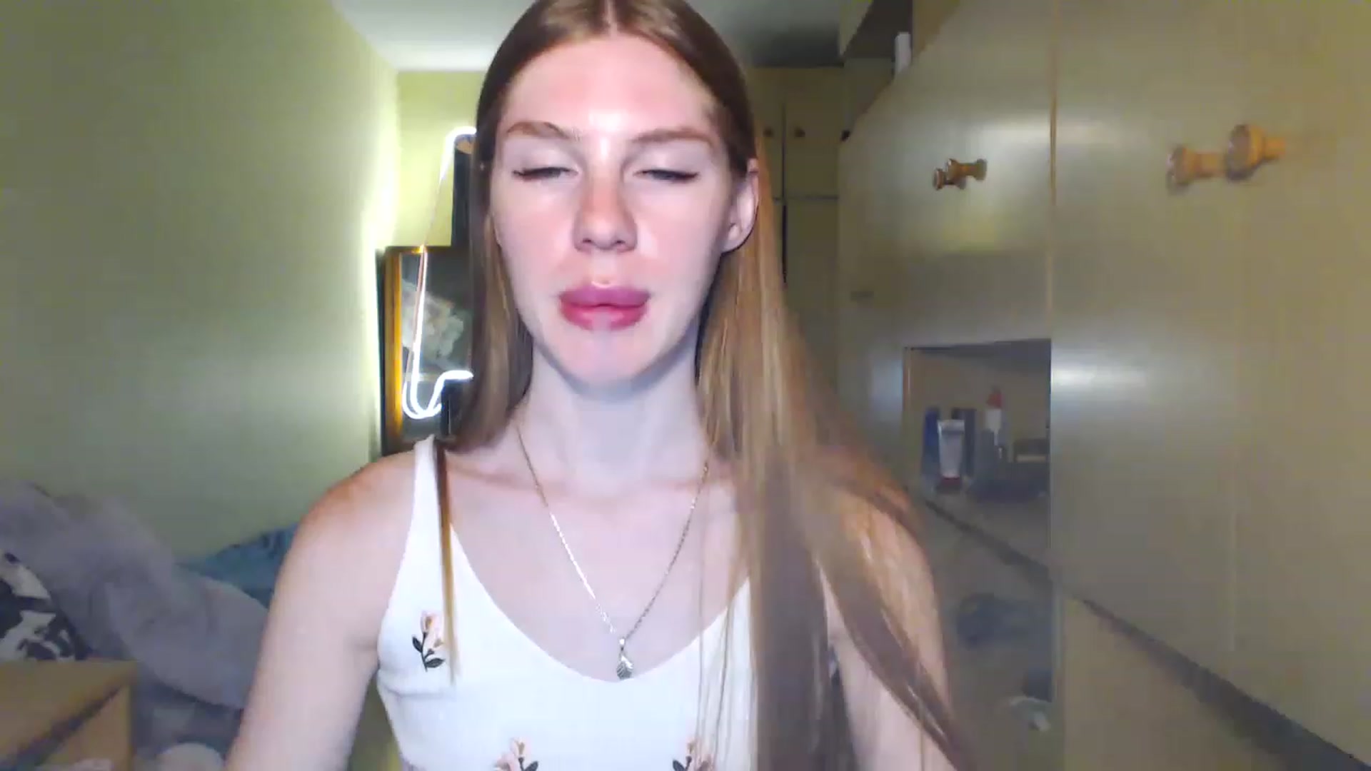 Gallery image thumbnail from Vesnyshka's myfreecams stream on, 06/24/2023, 20:07 image 6 of 20