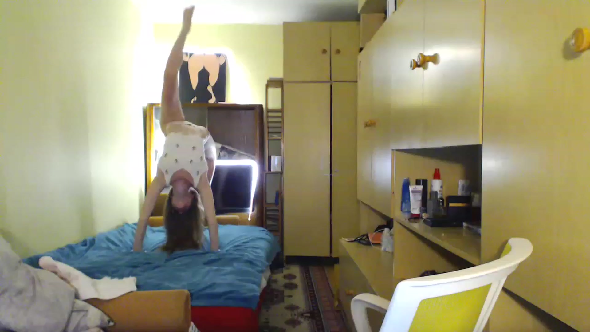 Gallery image thumbnail from Vesnyshka's myfreecams stream on, 06/24/2023, 20:07 image 17 of 20