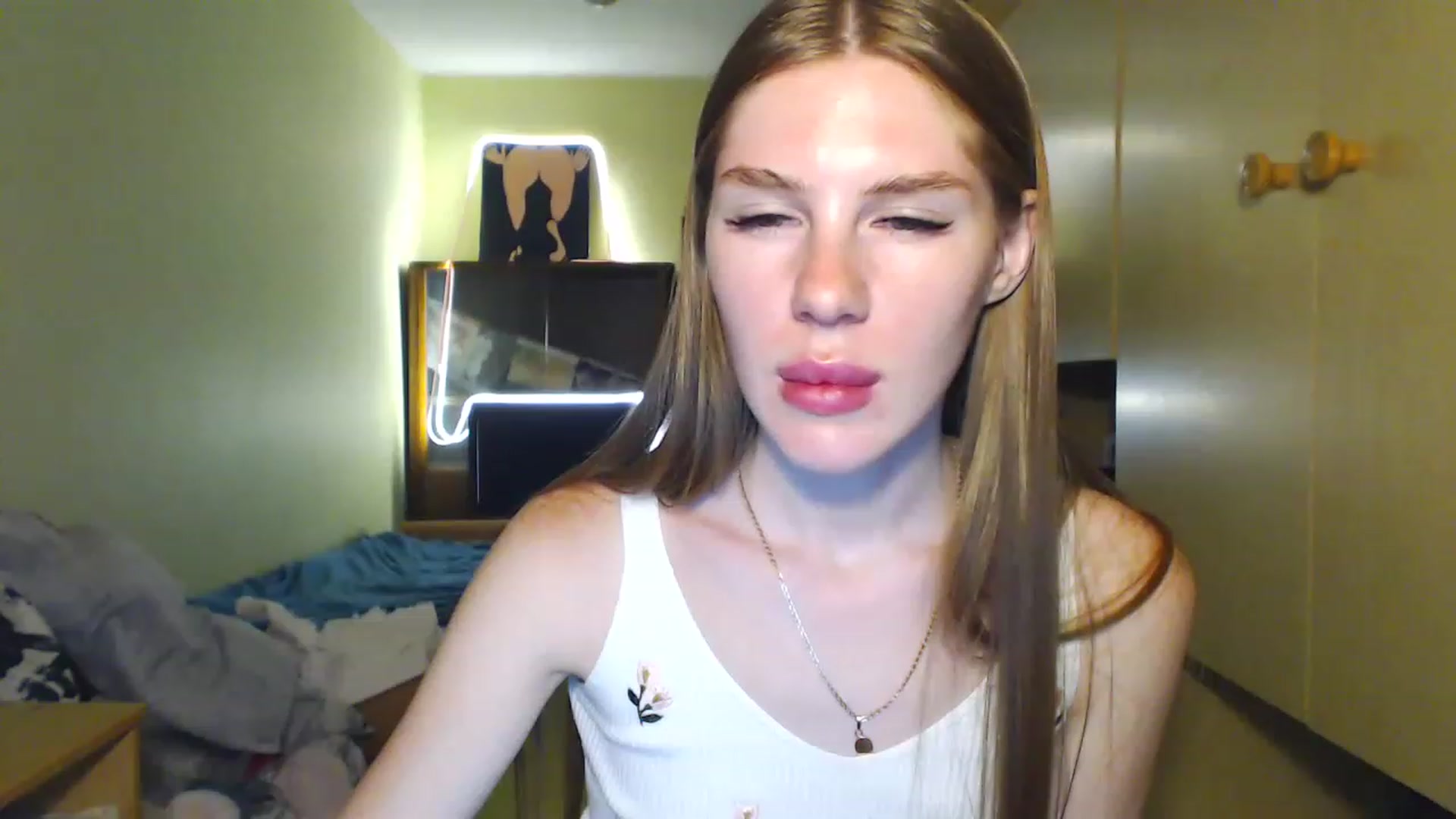 Gallery image thumbnail from Vesnyshka's myfreecams stream on, 06/24/2023, 20:07 image 10 of 20