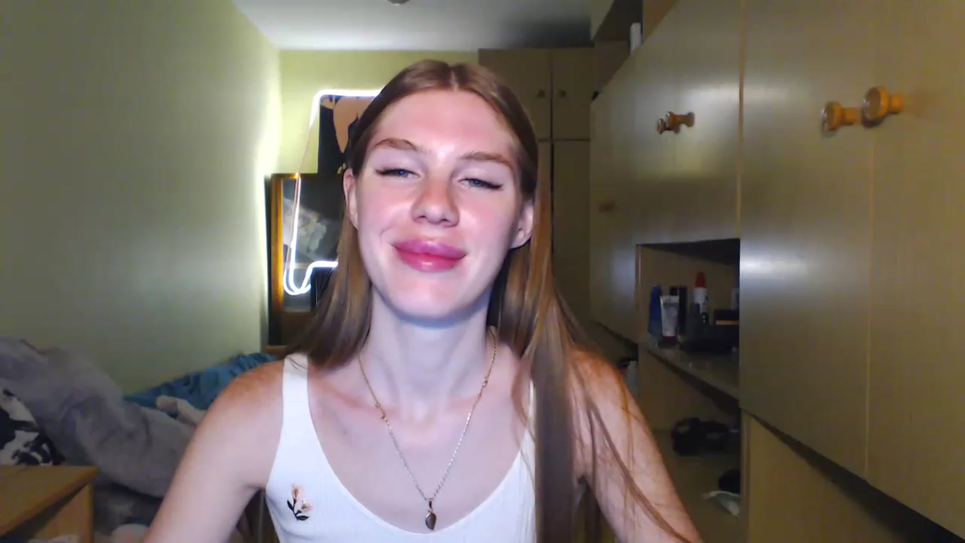 Gallery image thumbnail from Vesnyshka's myfreecams stream on, 06/24/2023, 20:07 image 12 of 20