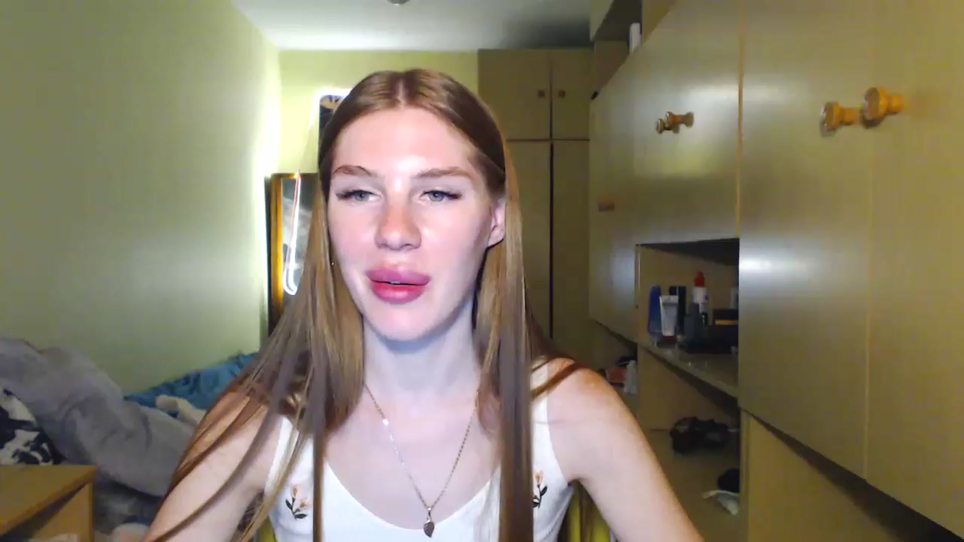 Gallery image thumbnail from Vesnyshka's myfreecams stream on, 06/24/2023, 20:07 image 14 of 20