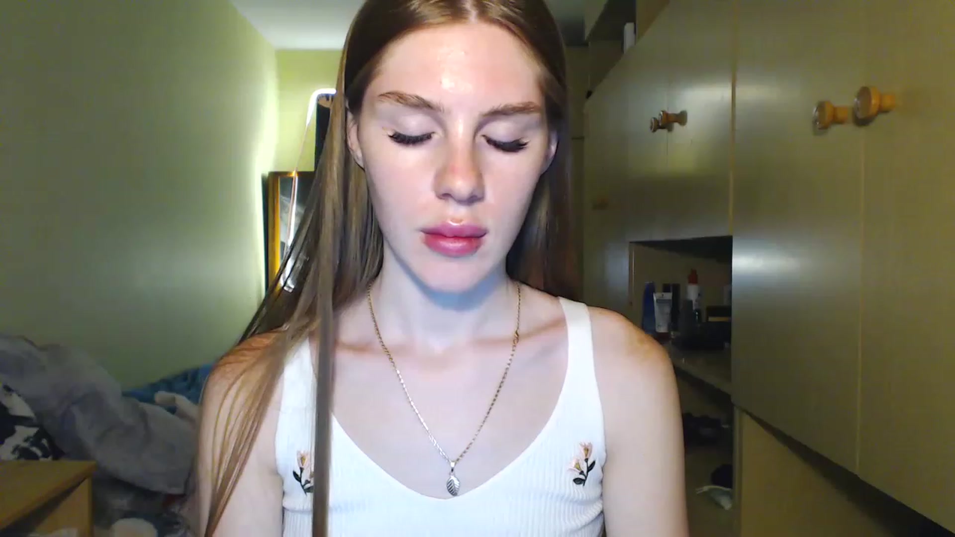 Gallery image thumbnail from Vesnyshka's myfreecams stream on, 06/24/2023, 20:07 image 11 of 20