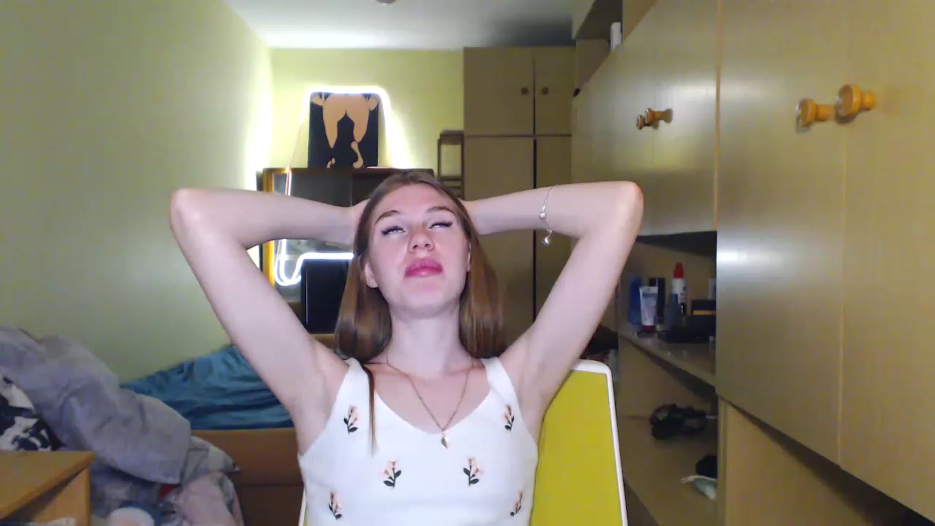 Gallery image thumbnail from Vesnyshka's myfreecams stream on, 06/24/2023, 20:07 image 5 of 20