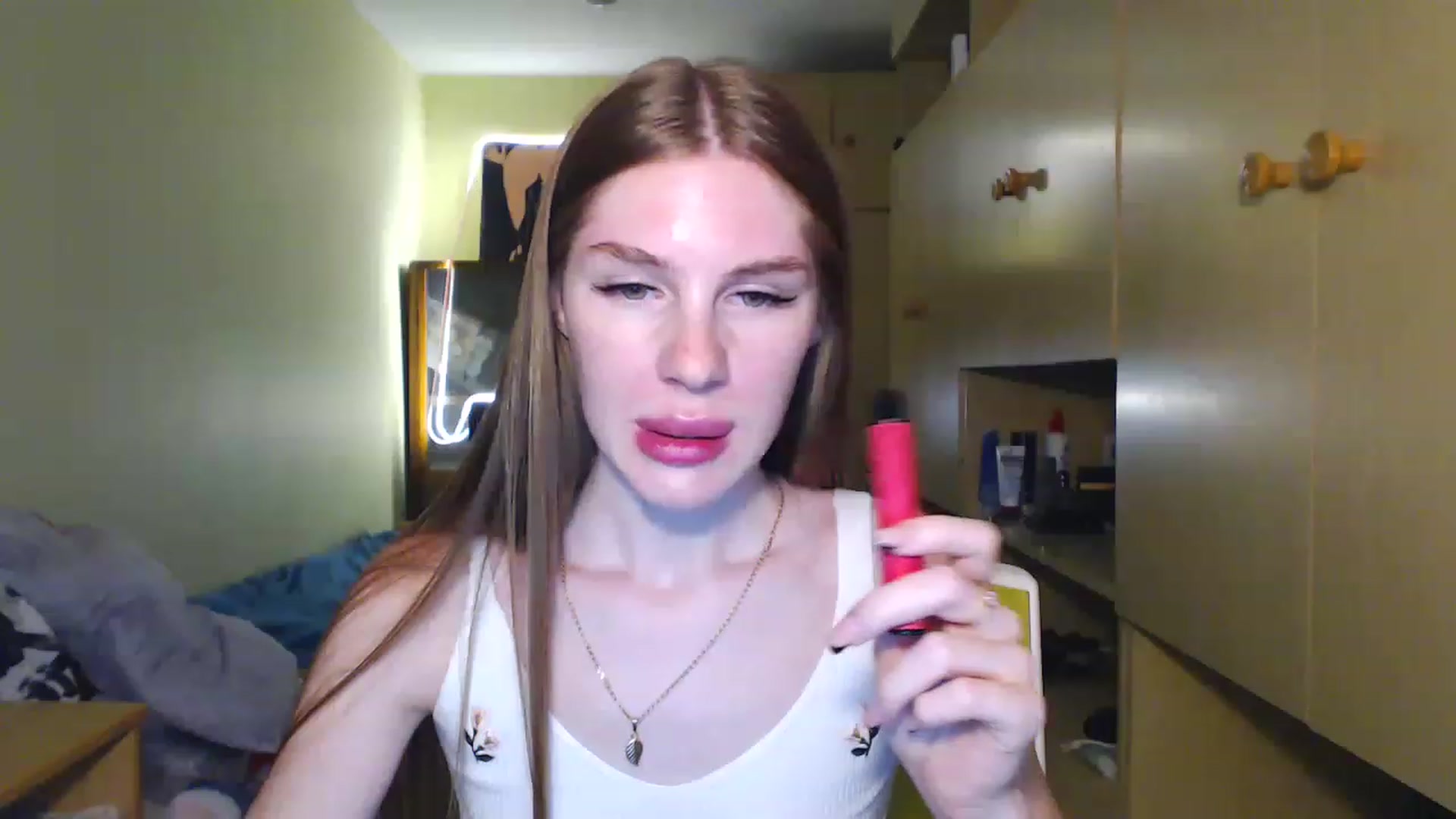 Gallery image thumbnail from Vesnyshka's myfreecams stream on, 06/24/2023, 20:07 image 4 of 20