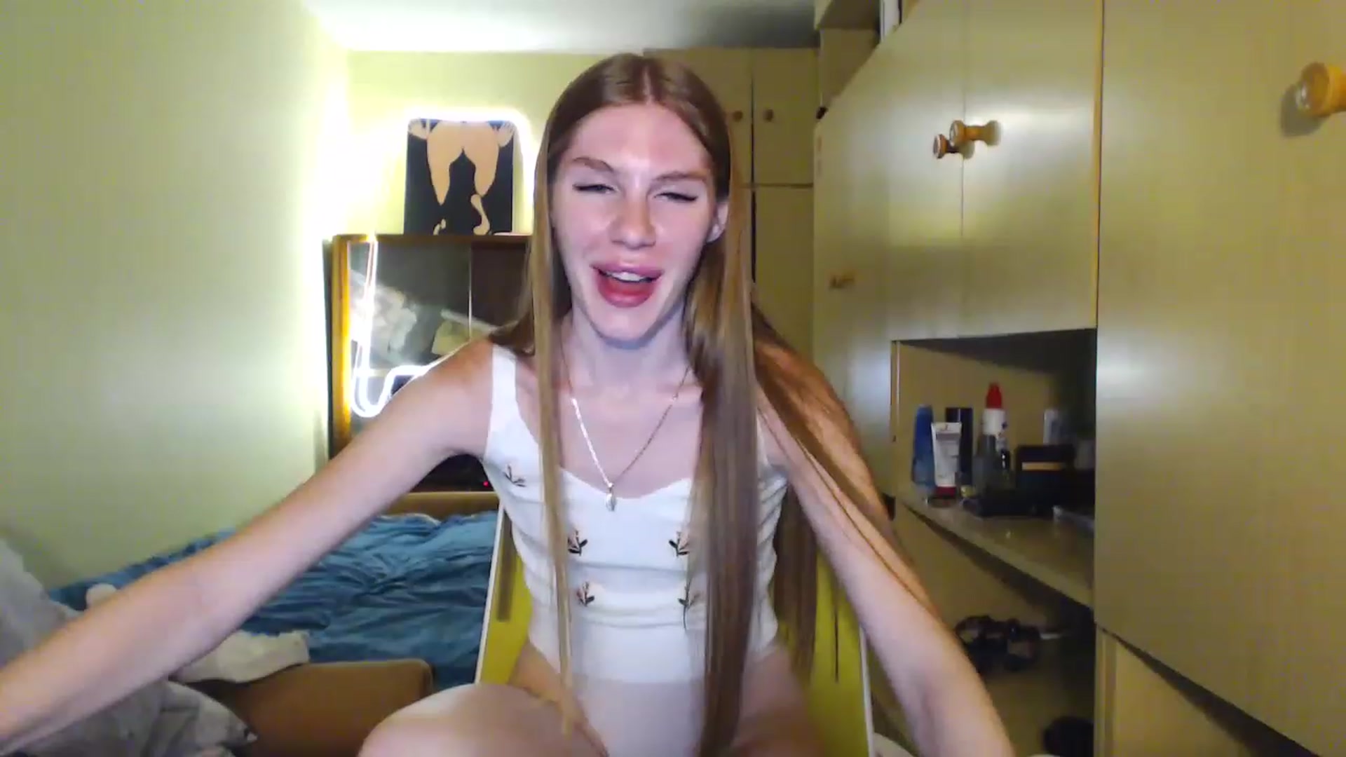 Gallery image thumbnail from Vesnyshka's myfreecams stream on, 06/24/2023, 20:07 image 20 of 20
