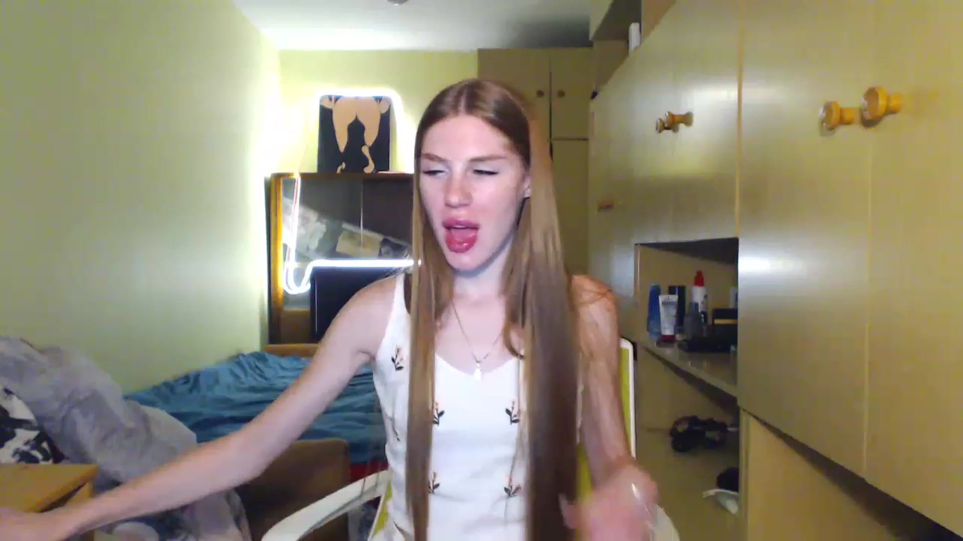 Gallery image thumbnail from Vesnyshka's myfreecams stream on, 06/24/2023, 20:07 image 7 of 20