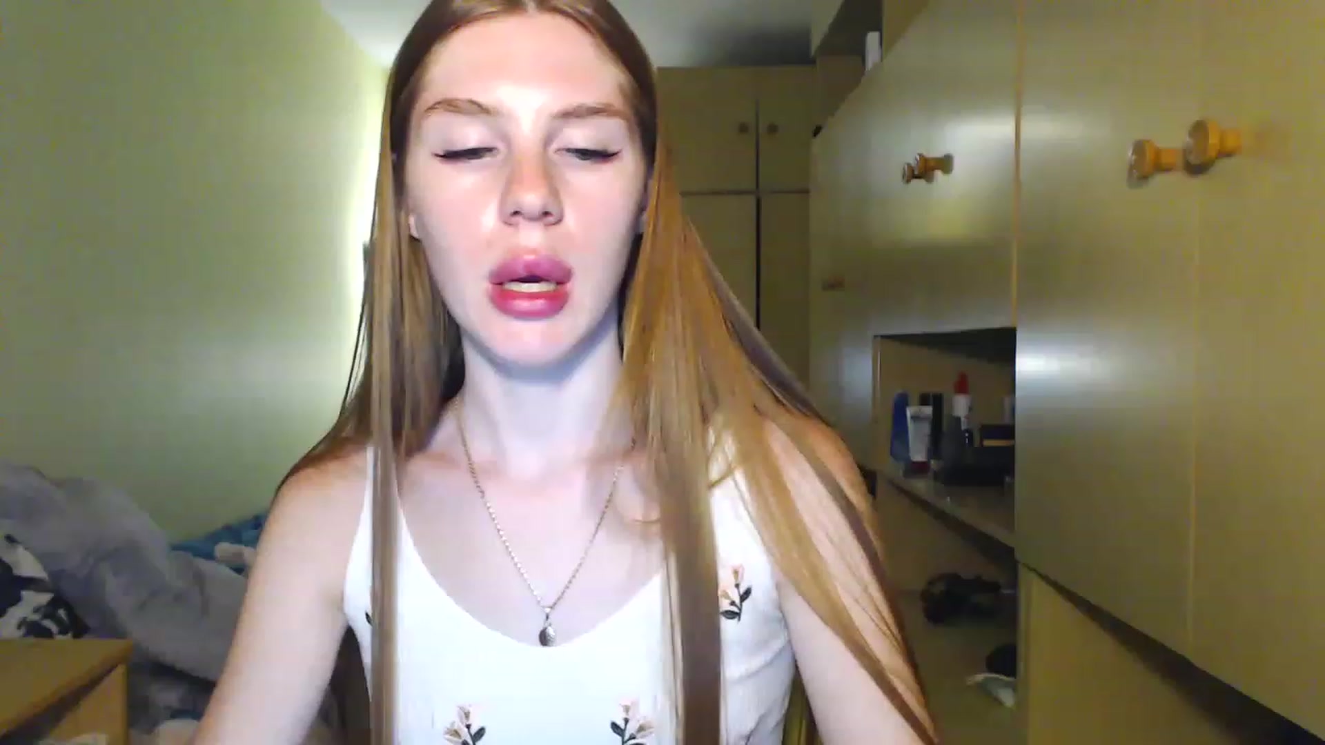 Gallery image thumbnail from Vesnyshka's myfreecams stream on, 06/24/2023, 20:07 image 9 of 20