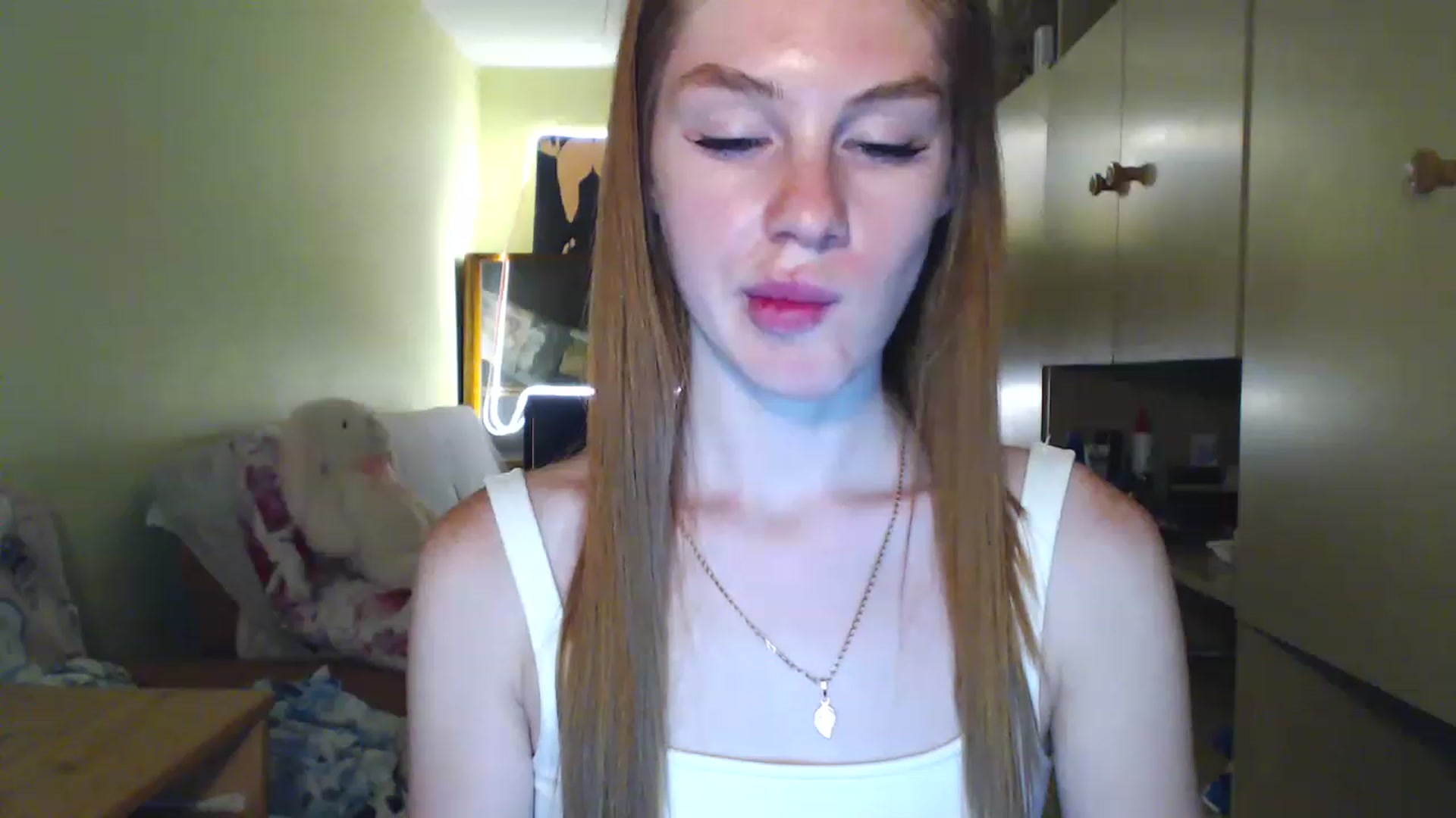 Gallery image thumbnail from Vesnyshka's myfreecams stream on, 07/04/2023, 21:04 image 5 of 20
