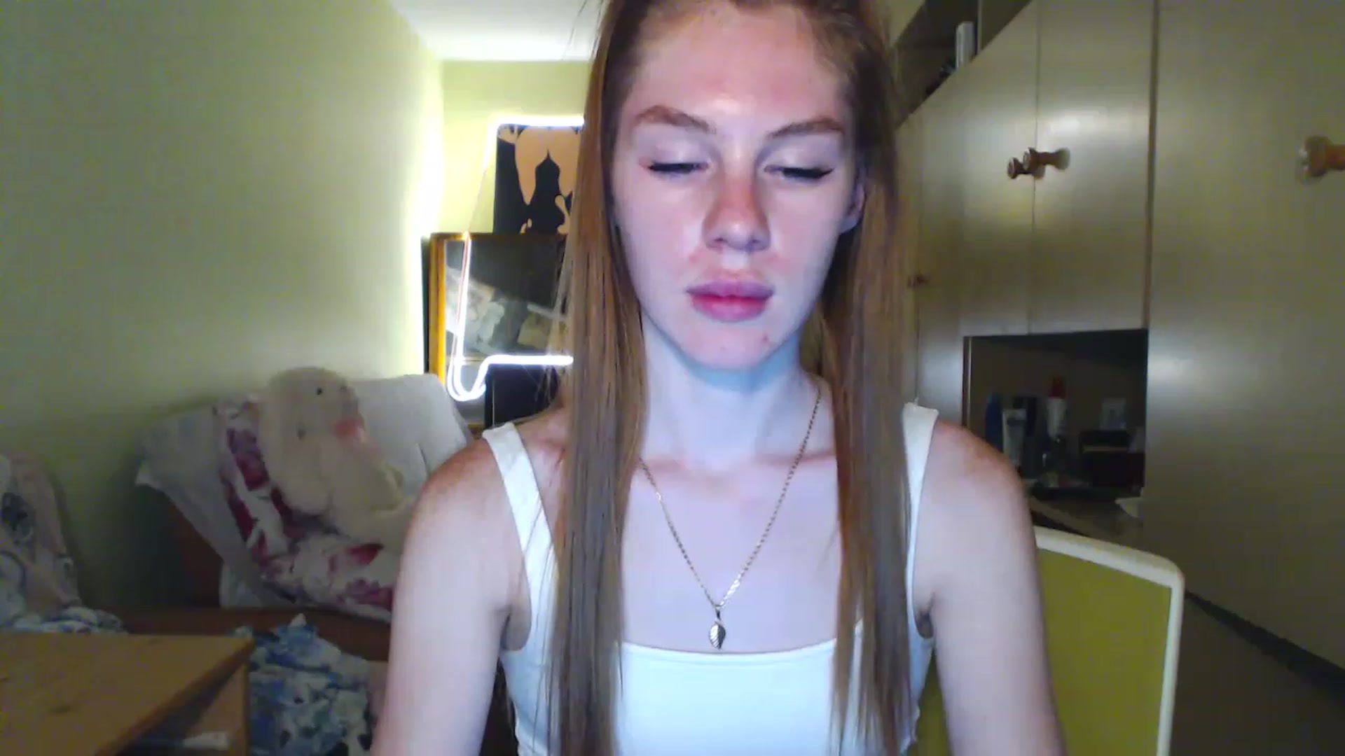 Gallery image thumbnail from Vesnyshka's myfreecams stream on, 07/04/2023, 21:04 image 1 of 20