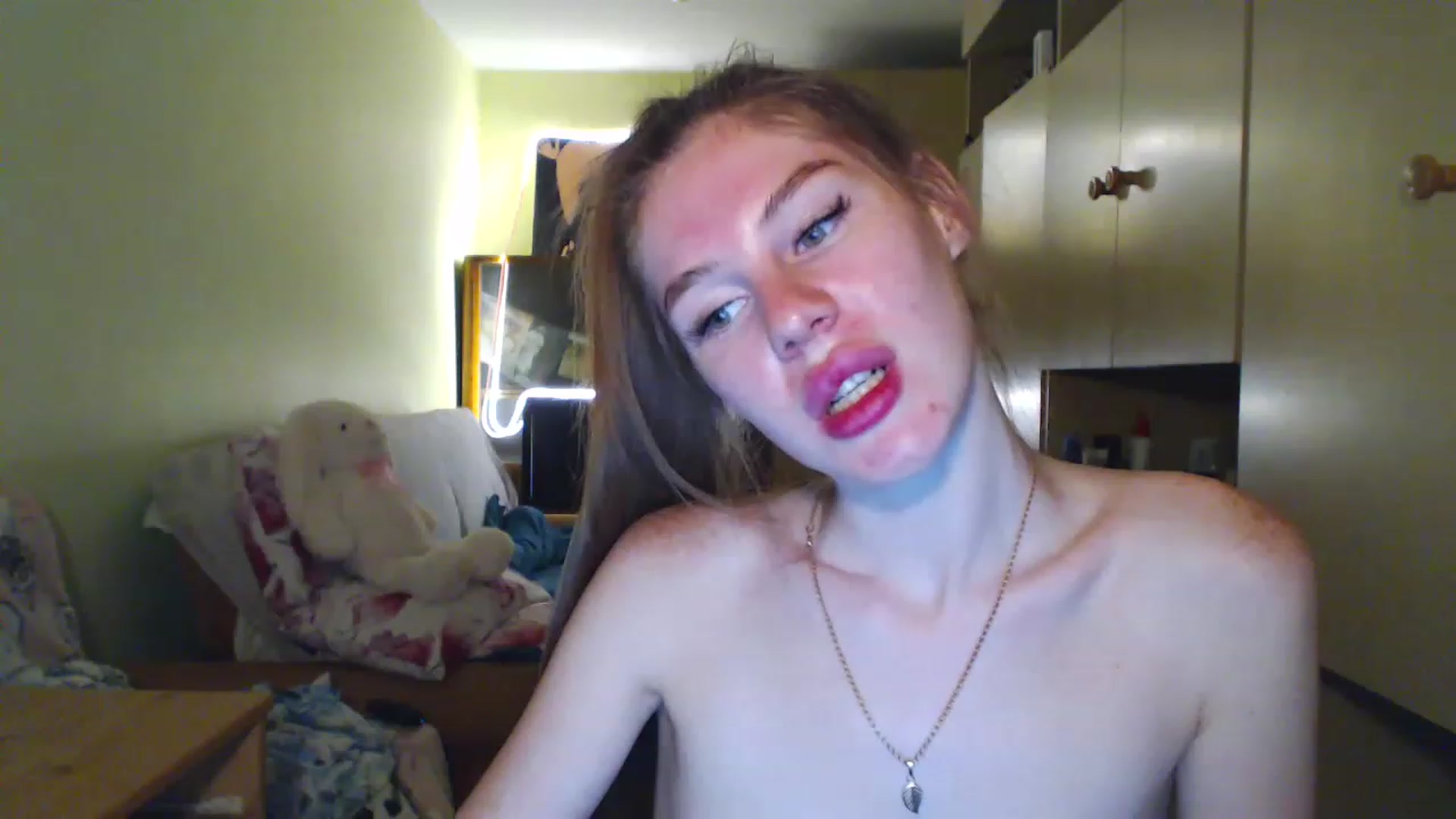 Gallery image thumbnail from Vesnyshka's myfreecams stream on, 07/04/2023, 21:04 image 11 of 20