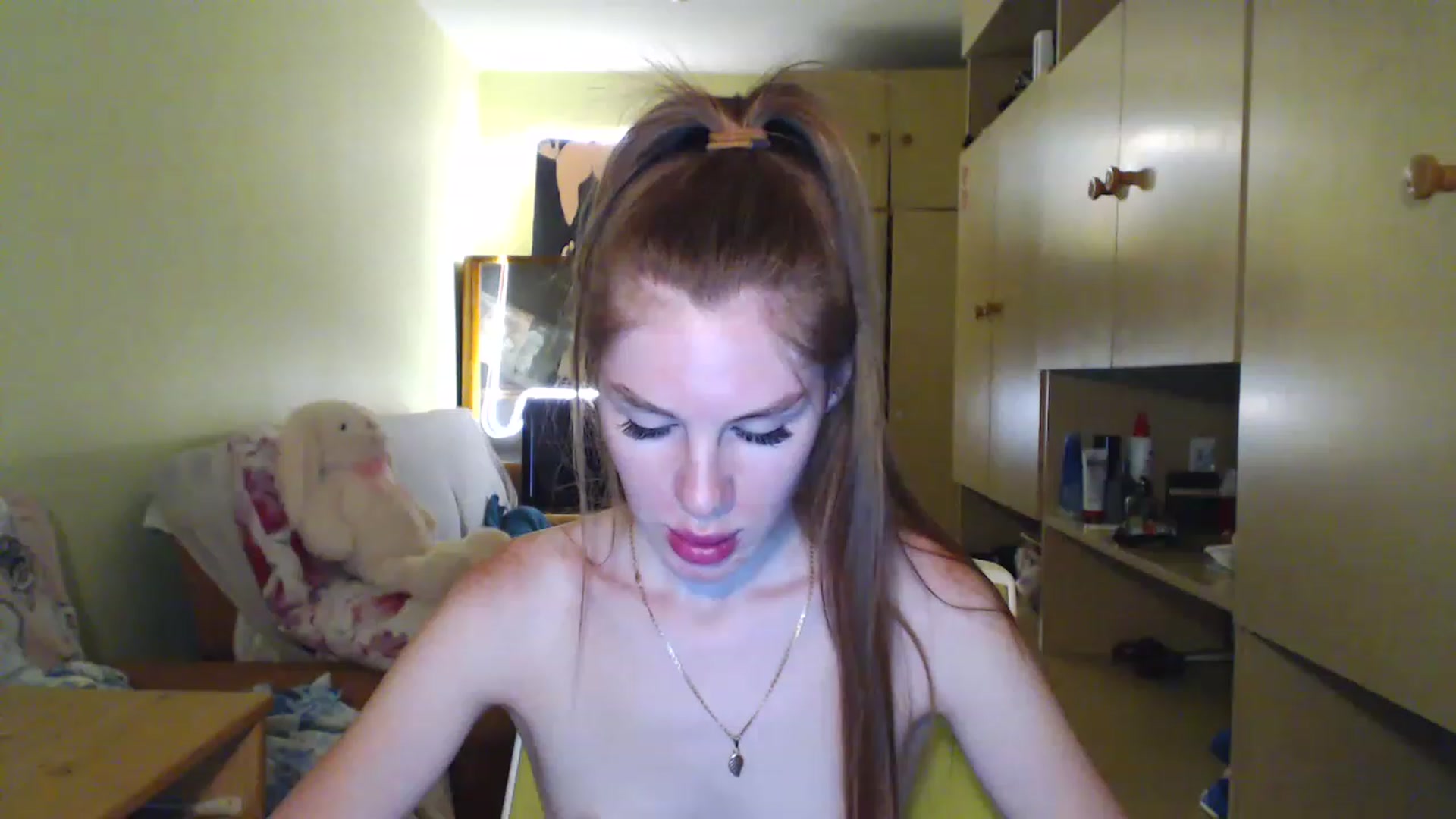Gallery image thumbnail from Vesnyshka's myfreecams stream on, 07/04/2023, 21:04 image 16 of 20