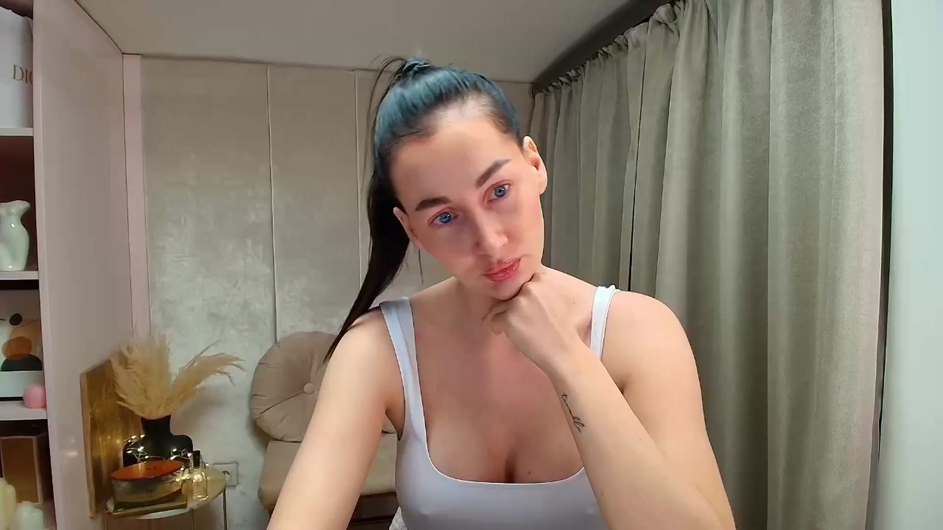 Gallery image thumbnail from Vexyra's myfreecams stream on, 03/26/2026, 22:22 image 1 of 20