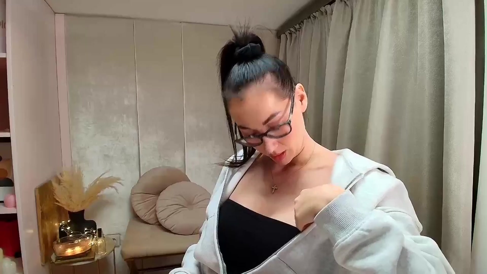 Gallery image thumbnail from Vexyra's myfreecams stream on, 04/11/2026, 22:11 image 13 of 20