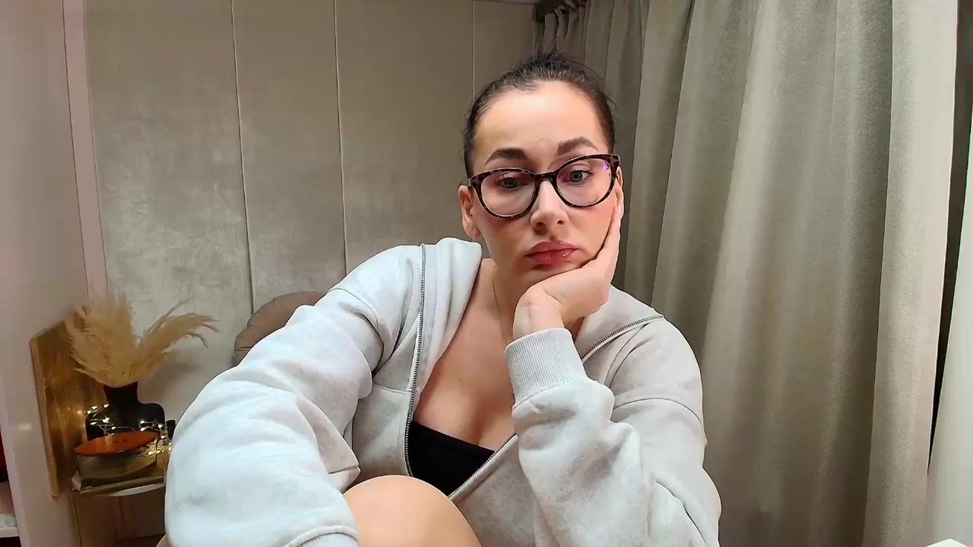 Gallery image thumbnail from Vexyra's myfreecams stream on, 04/11/2026, 22:11 image 11 of 20