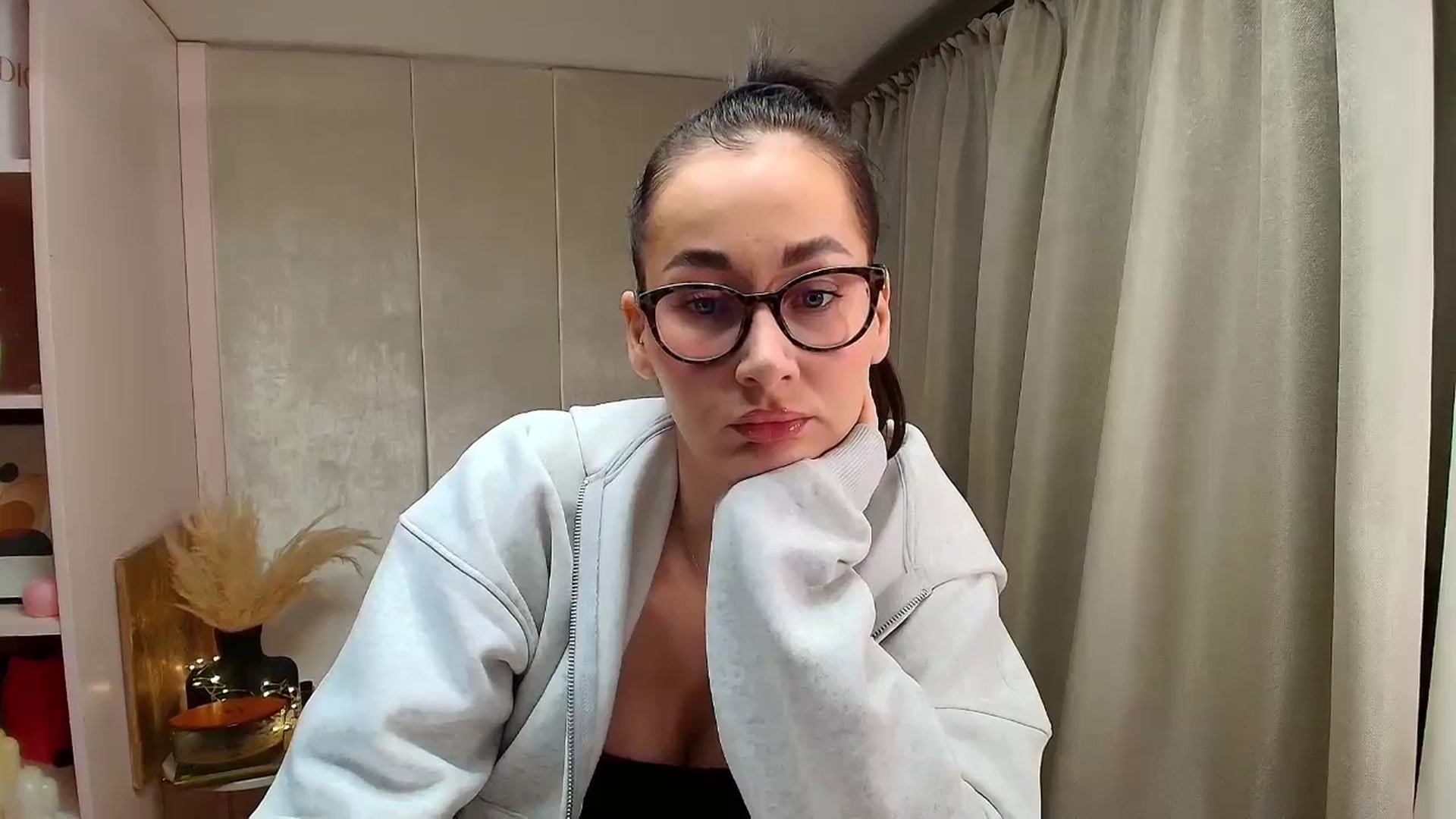 Gallery image thumbnail from Vexyra's myfreecams stream on, 04/11/2026, 22:11 image 9 of 20