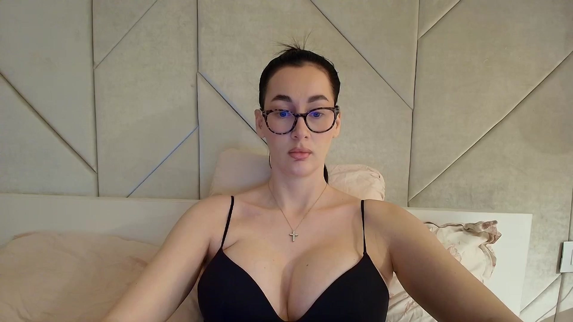 Gallery image thumbnail from Vexyra's myfreecams stream on, 04/17/2026, 23:57 image 3 of 20