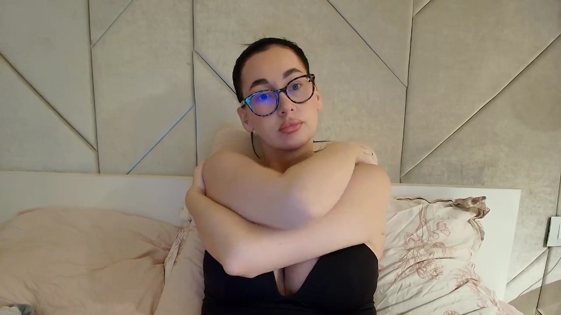 Gallery image thumbnail from Vexyra's myfreecams stream on, 04/17/2026, 23:57 image 6 of 20
