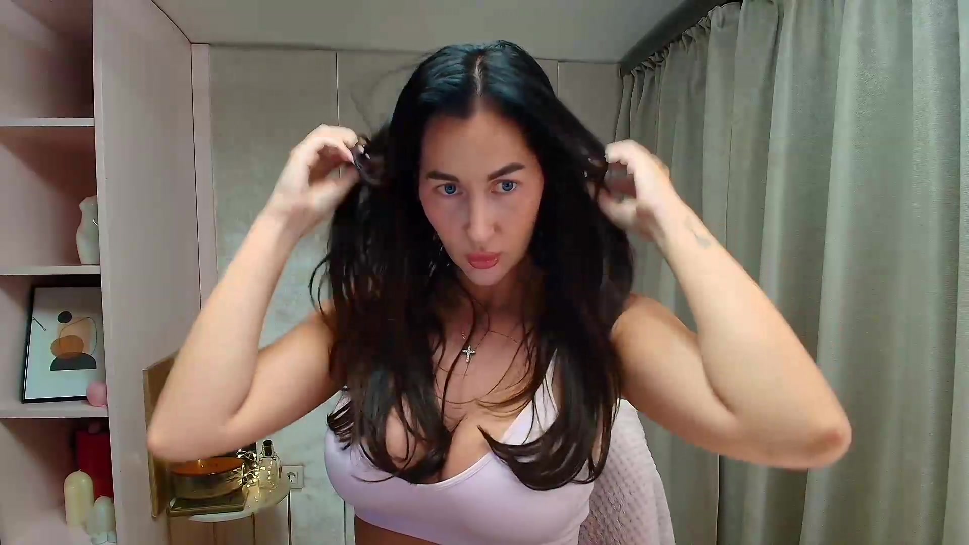 Gallery image thumbnail from Vexyra's myfreecams stream on, 08/21/2026, 18:46 image 4 of 20