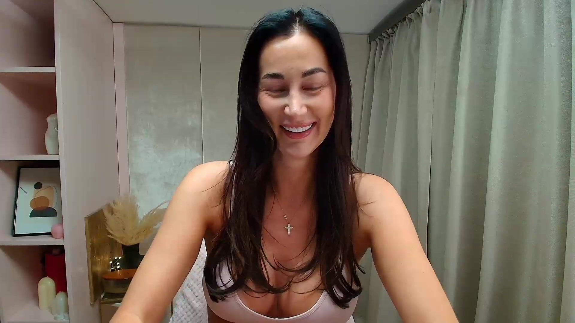 Gallery image thumbnail from Vexyra's myfreecams stream on, 08/21/2026, 18:46 image 7 of 20