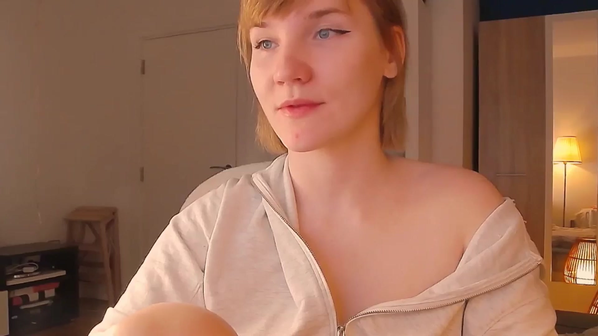 Gallery image thumbnail from ViTheGoddess's myfreecams stream on, 04/08/2026, 21:38 image 15 of 20