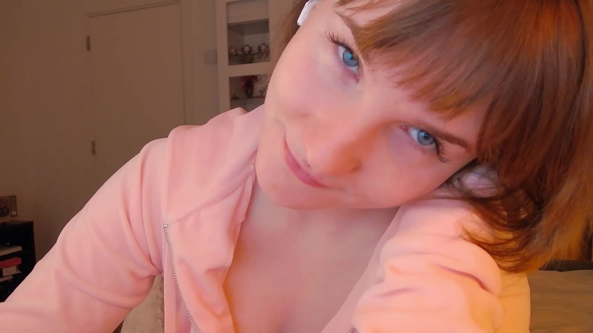 Gallery image thumbnail from ViTheGoddess's myfreecams stream on, 04/29/2026, 06:47 image 12 of 20