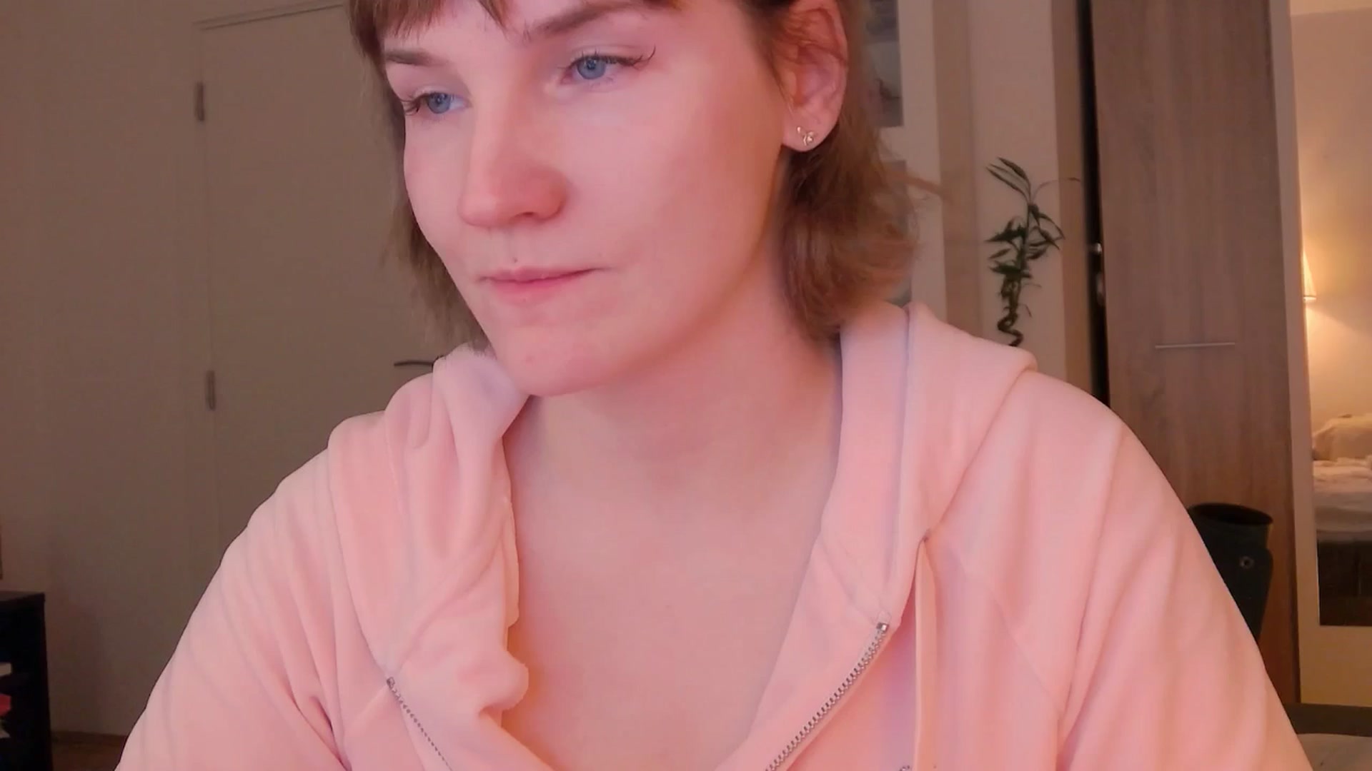Gallery image thumbnail from ViTheGoddess's myfreecams stream on, 04/29/2026, 08:07 image 2 of 20
