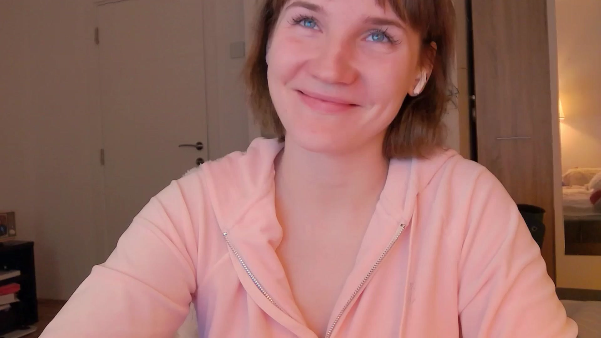 Gallery image thumbnail from ViTheGoddess's myfreecams stream on, 04/29/2026, 08:07 image 9 of 20