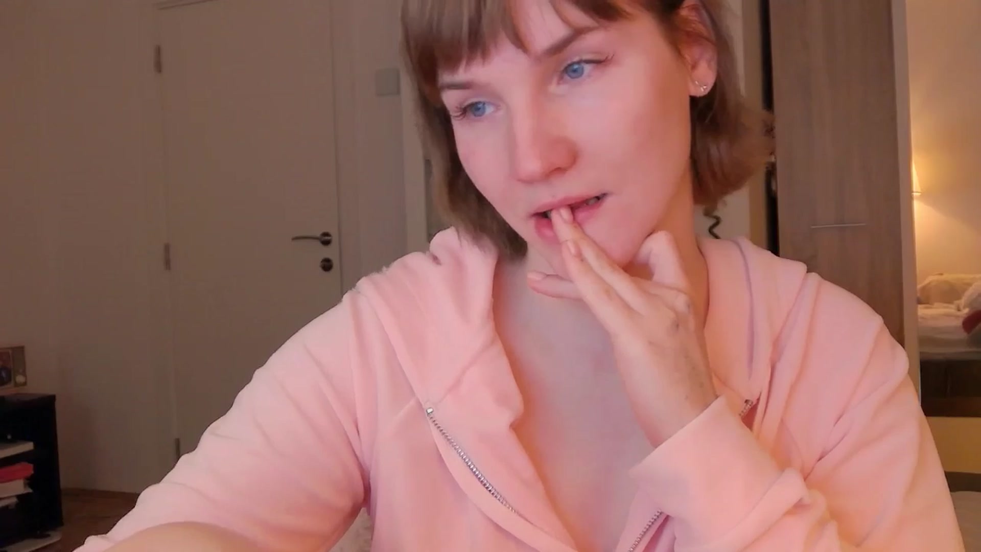 Gallery image thumbnail from ViTheGoddess's myfreecams stream on, 04/29/2026, 08:07 image 5 of 20