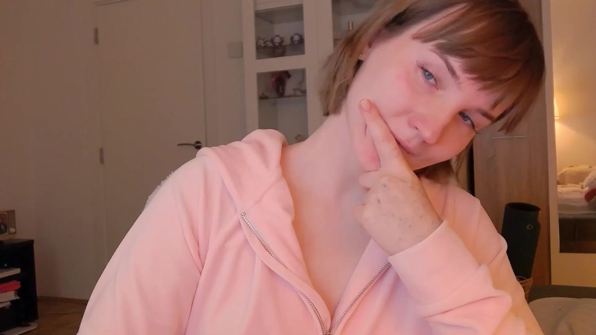 Gallery image thumbnail from ViTheGoddess's myfreecams stream on, 04/29/2026, 08:07 image 4 of 20