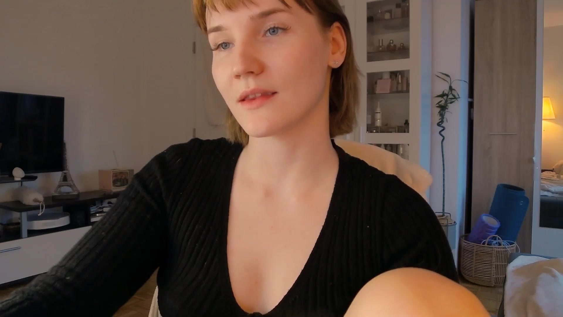 Gallery image thumbnail from ViTheGoddess's myfreecams stream on, 05/07/2026, 17:51 image 15 of 20