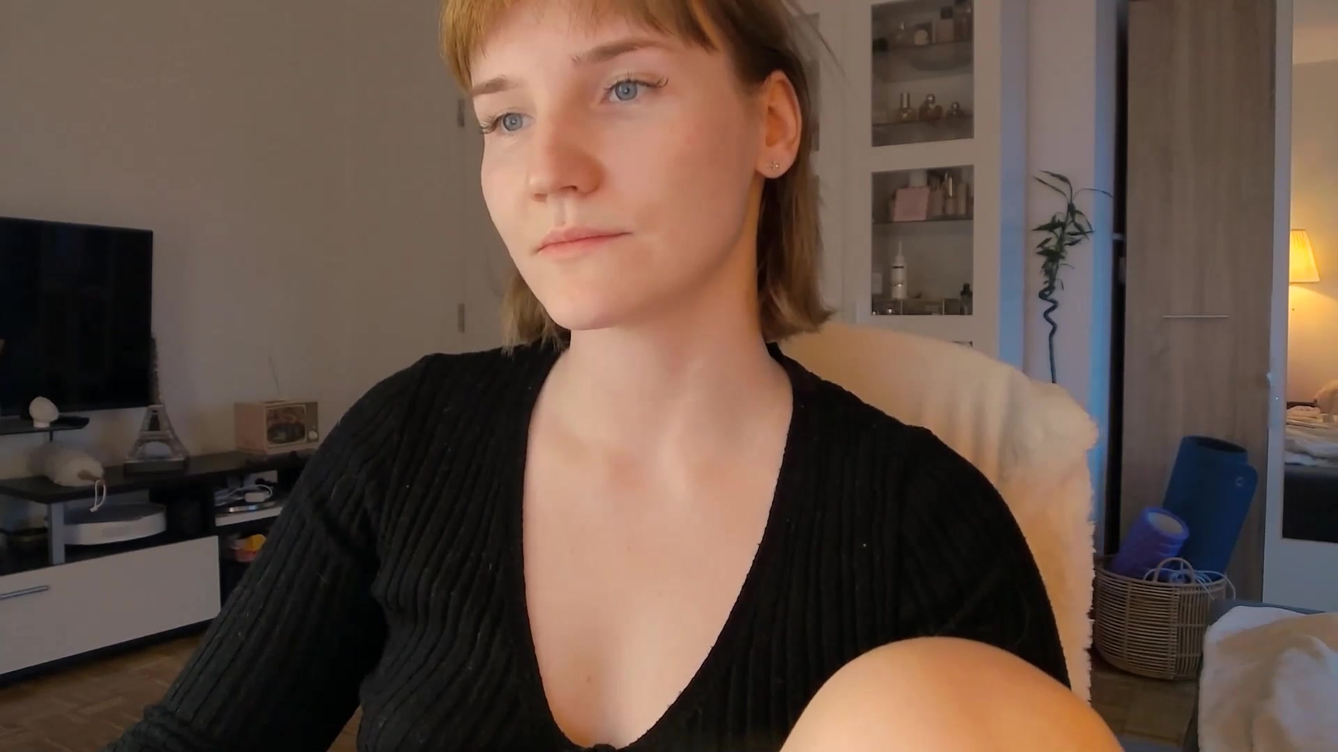 Gallery image thumbnail from ViTheGoddess's myfreecams stream on, 05/07/2026, 17:51 image 16 of 20