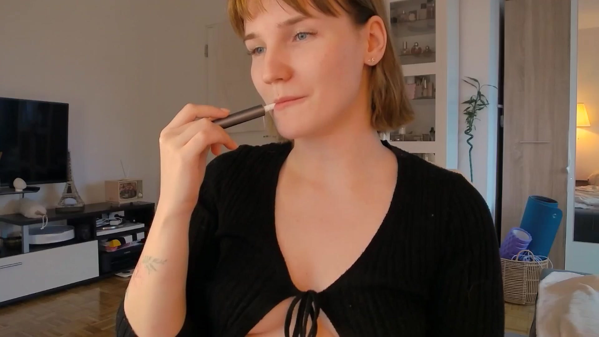 Gallery image thumbnail from ViTheGoddess's myfreecams stream on, 05/07/2026, 17:51 image 12 of 20