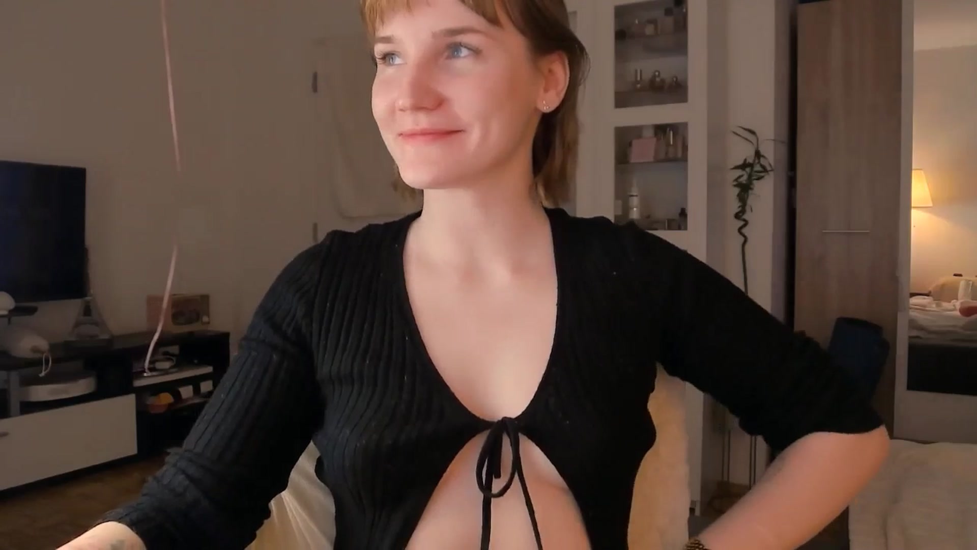 Gallery image thumbnail from ViTheGoddess's myfreecams stream on, 05/07/2026, 18:23 image 6 of 20