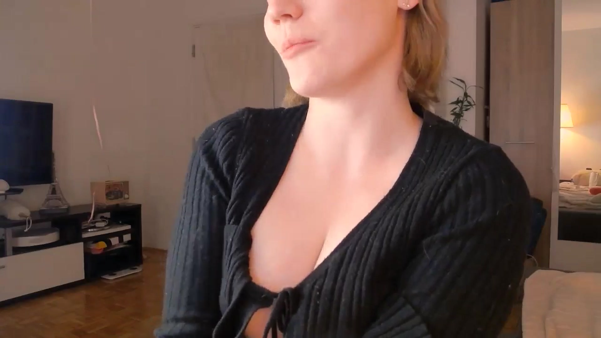Gallery image thumbnail from ViTheGoddess's myfreecams stream on, 05/07/2026, 18:23 image 15 of 20