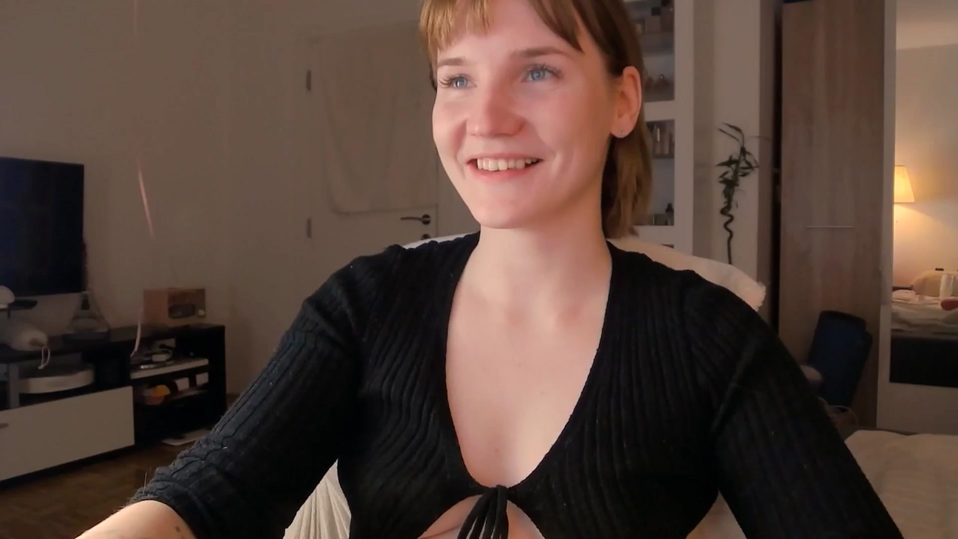Gallery image thumbnail from ViTheGoddess's myfreecams stream on, 05/07/2026, 18:23 image 17 of 20