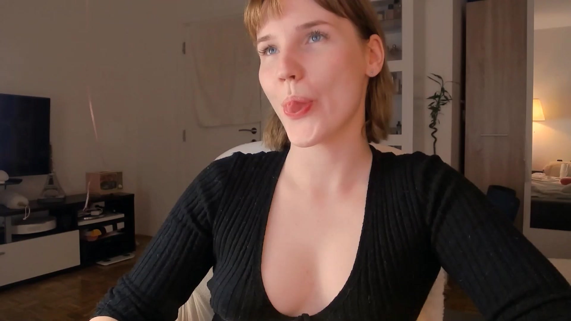 Gallery image thumbnail from ViTheGoddess's myfreecams stream on, 05/07/2026, 18:23 image 16 of 20