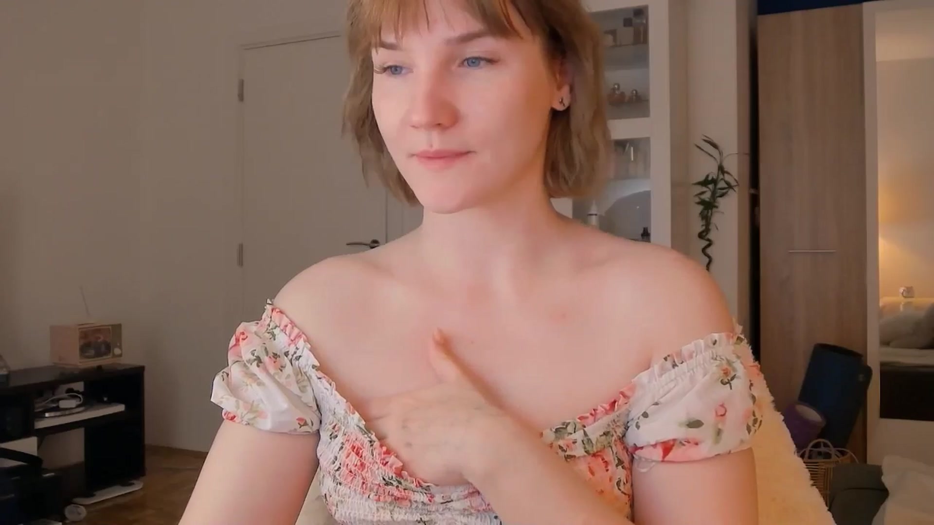 Gallery image thumbnail from ViTheGoddess's myfreecams stream on, 05/11/2026, 06:40 image 9 of 20