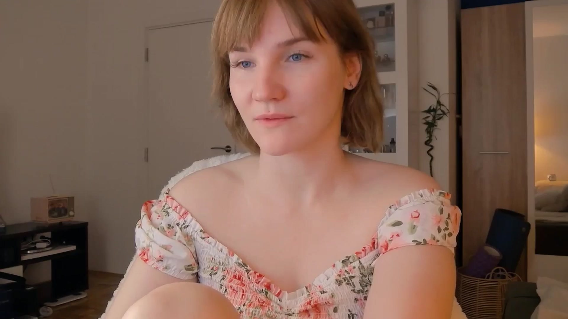 Gallery image thumbnail from ViTheGoddess's myfreecams stream on, 05/11/2026, 06:40 image 17 of 20