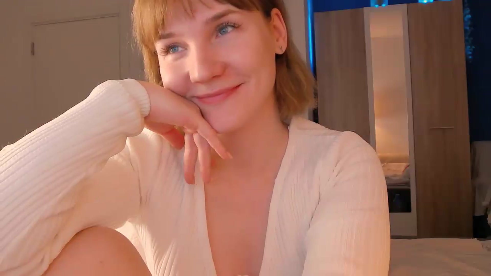 Gallery image thumbnail from ViTheGoddess's myfreecams stream on, 05/12/2026, 18:18 image 16 of 20
