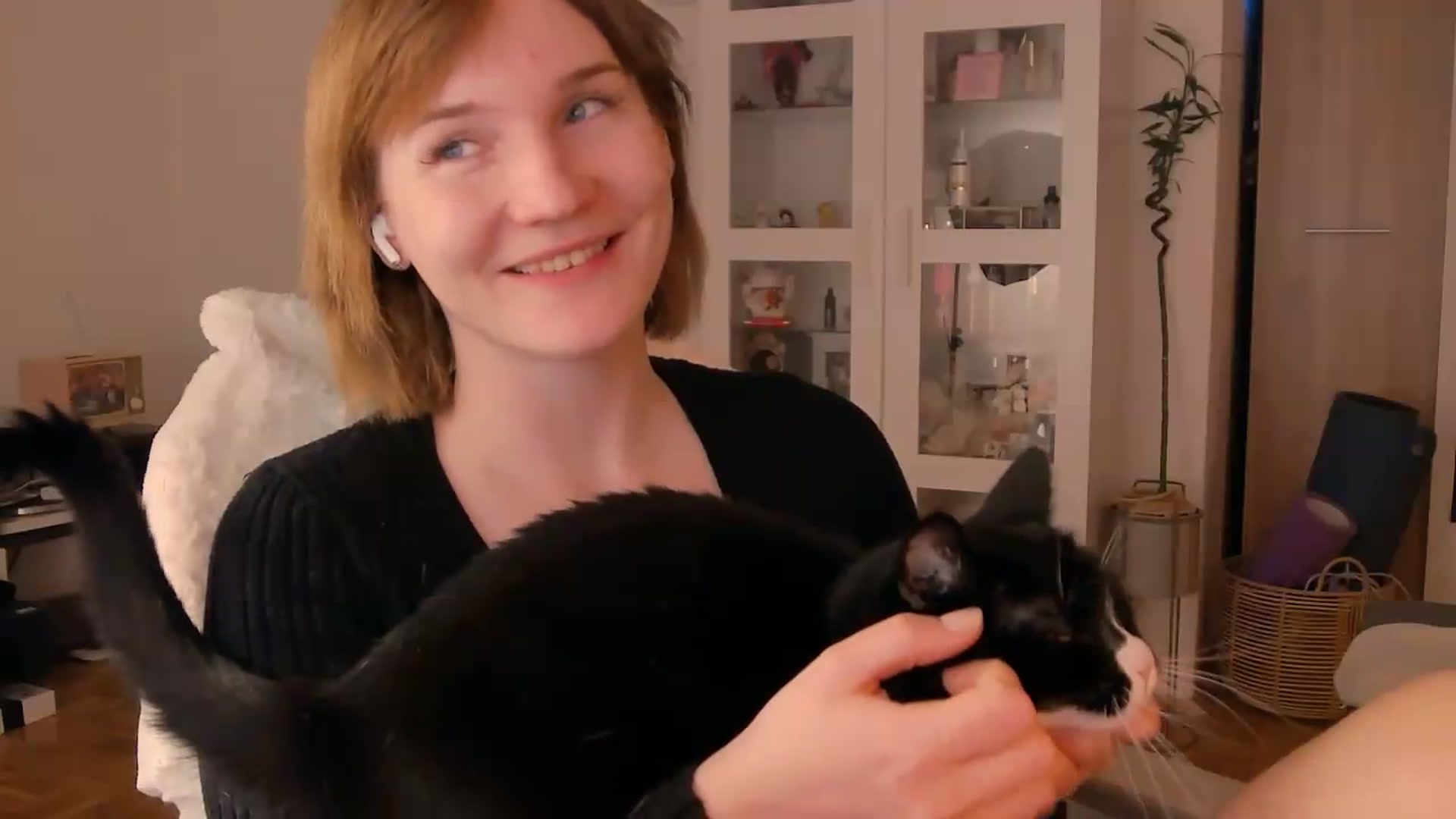 Gallery image thumbnail from ViTheGoddess's myfreecams stream on, 05/13/2026, 19:59 image 18 of 20
