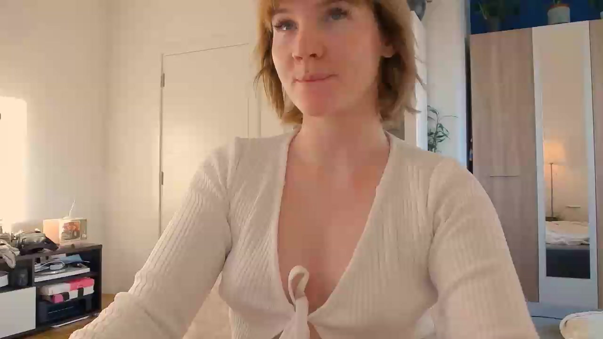 Gallery image thumbnail from ViTheGoddess's myfreecams stream on, 05/26/2026, 21:12 image 1 of 20