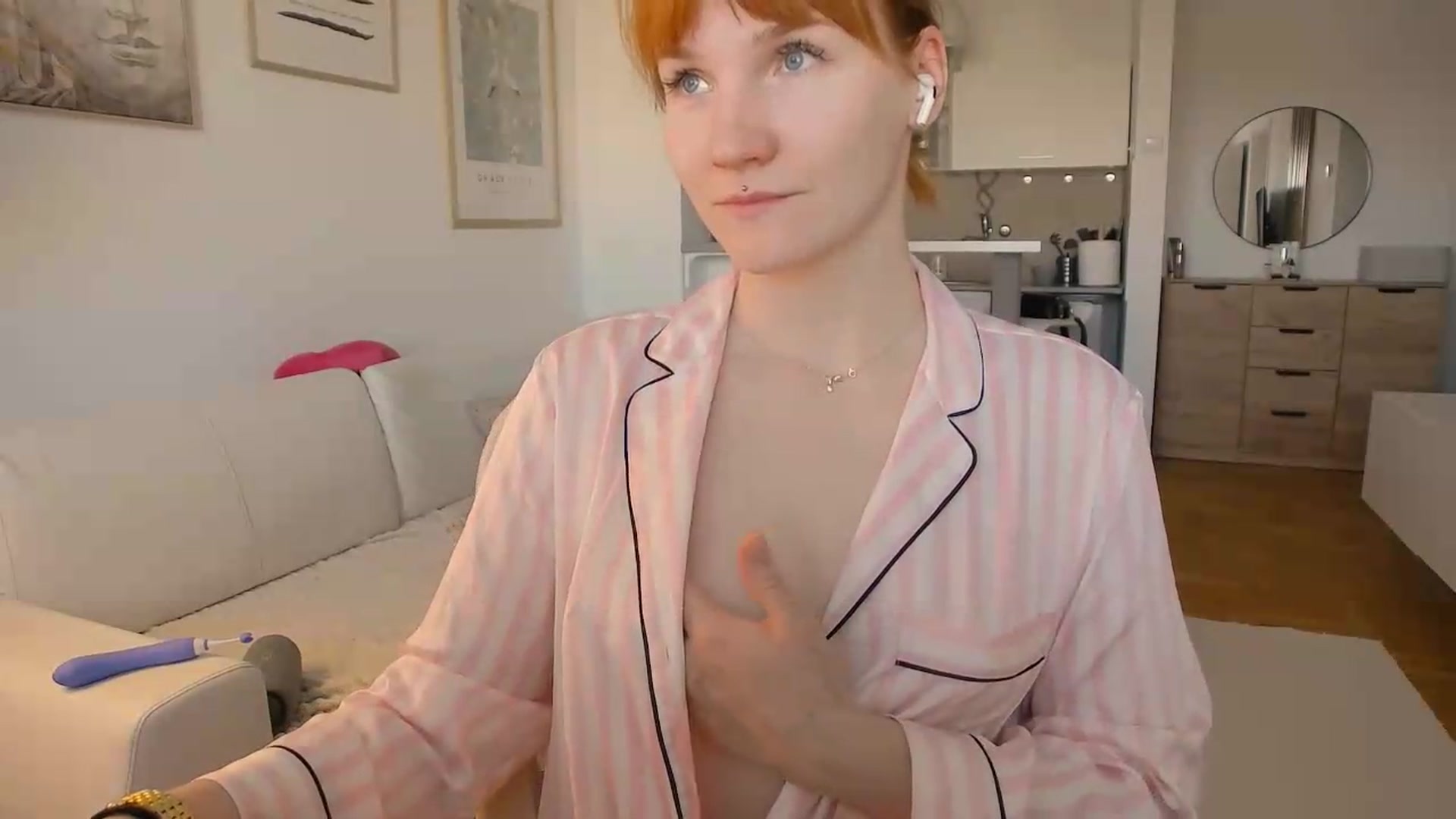 Gallery image thumbnail from ViTheGoddess's myfreecams stream on, 07/06/2026, 05:56 image 13 of 20