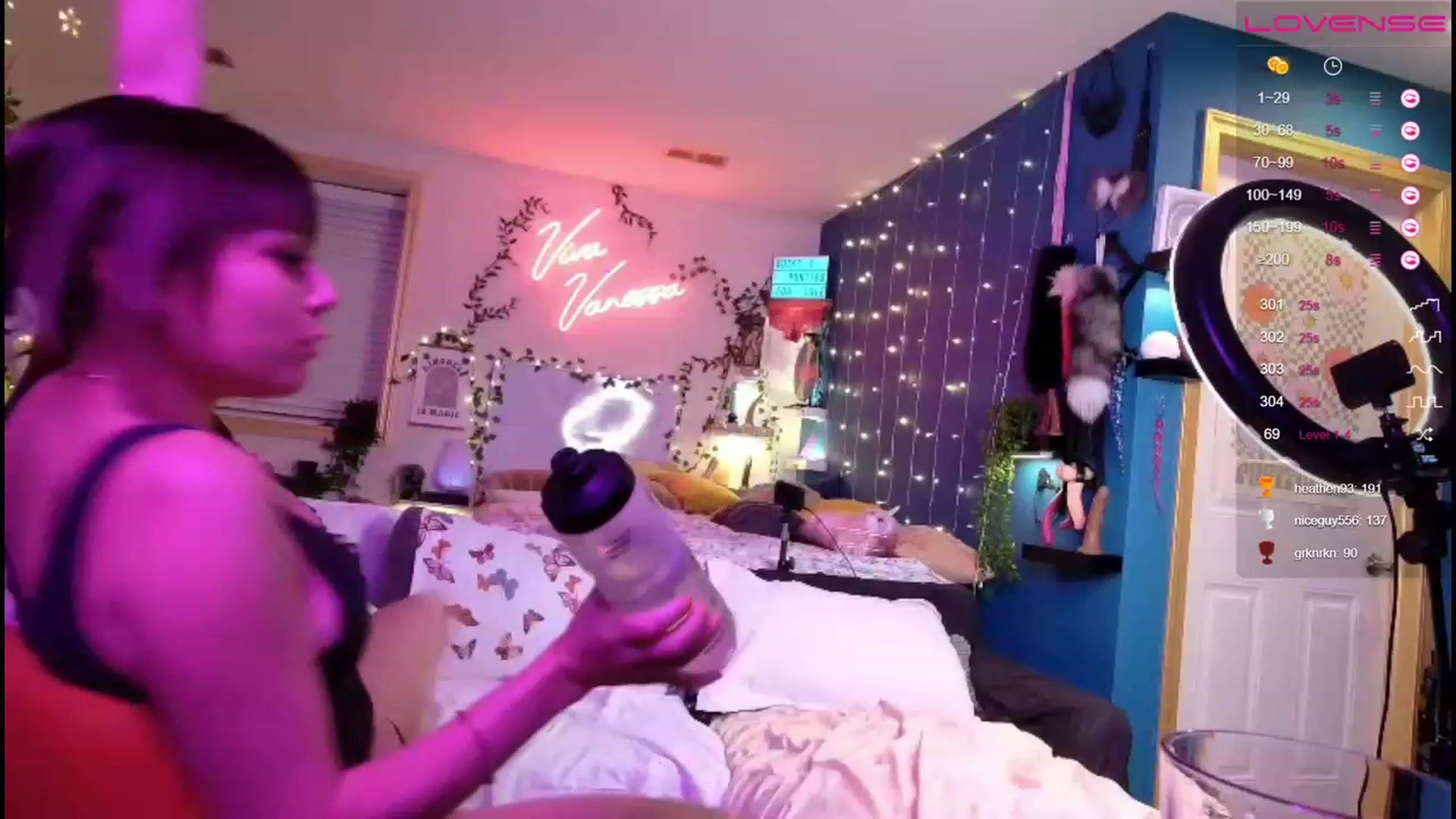 Gallery image thumbnail from ViVaVanessa's myfreecams stream on, 11/19/2022, 04:24 image 9 of 20