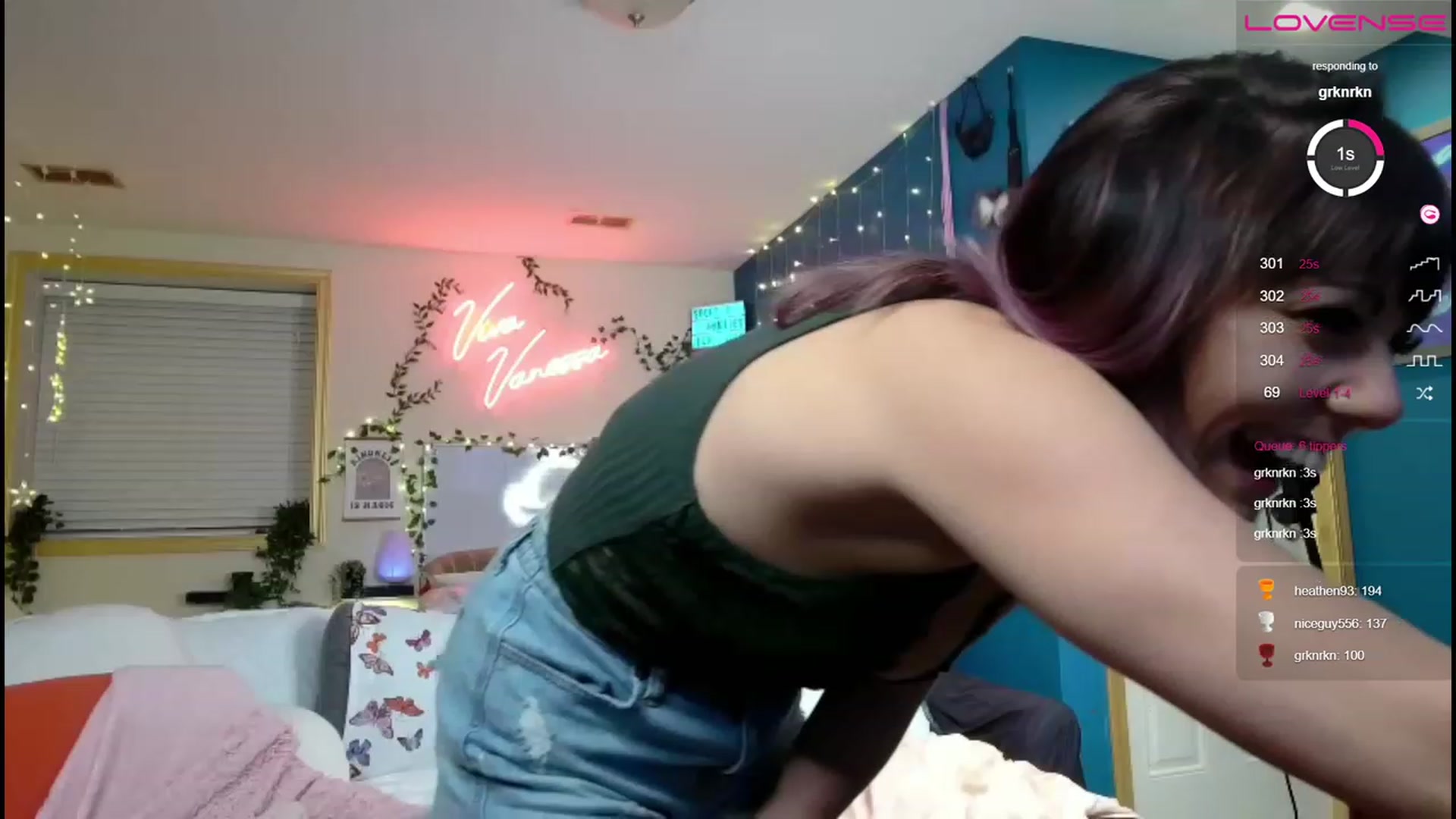 Gallery image thumbnail from ViVaVanessa's myfreecams stream on, 11/19/2022, 04:24 image 10 of 20