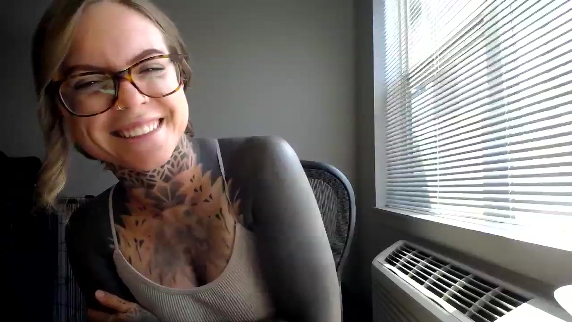 Gallery image thumbnail from ViVerdure's myfreecams stream on, 07/30/2023, 19:01 image 10 of 20