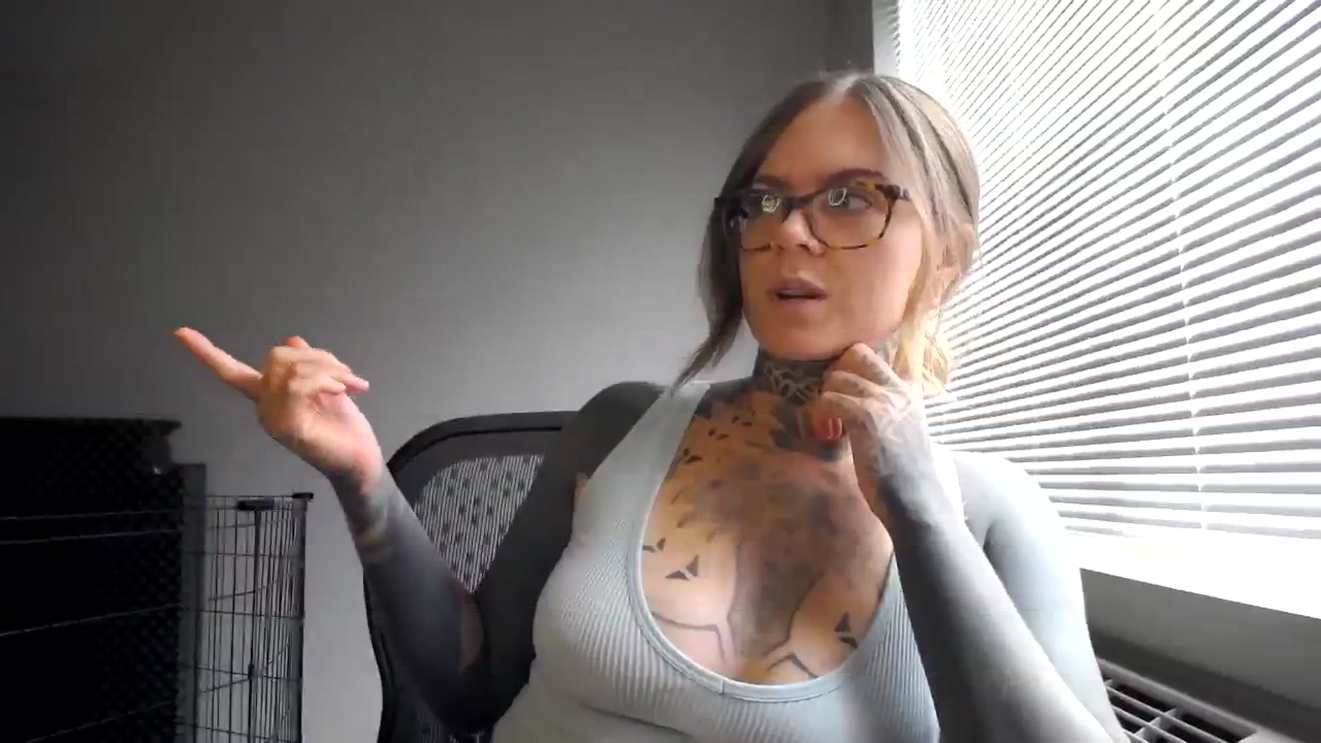 Gallery image thumbnail from ViVerdure's myfreecams stream on, 08/05/2023, 21:14 image 11 of 20