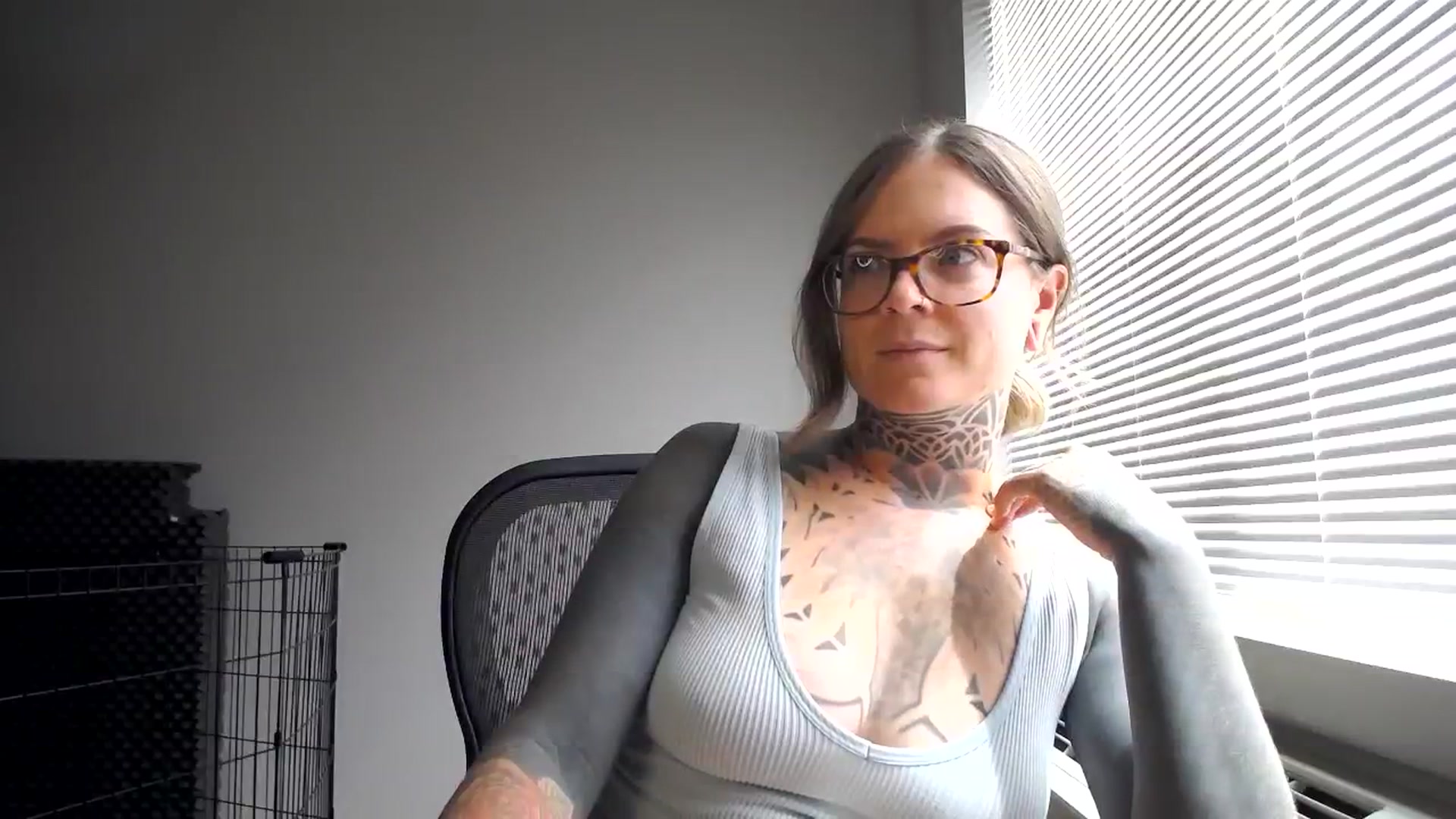 Gallery image thumbnail from ViVerdure's myfreecams stream on, 08/05/2023, 21:14 image 16 of 20